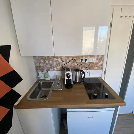 Apartment 20 Minutes From City Center W Coffee, Tea, Tv, And Parking Bratislava Exterior photo