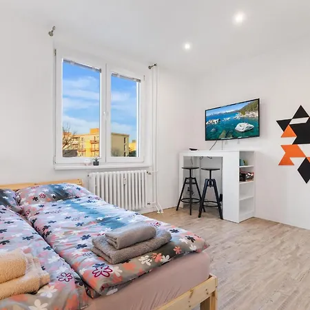Apartment 20 Minutes From City Center W Coffee, Tea, Tv, And Parking Bratislava Exterior photo