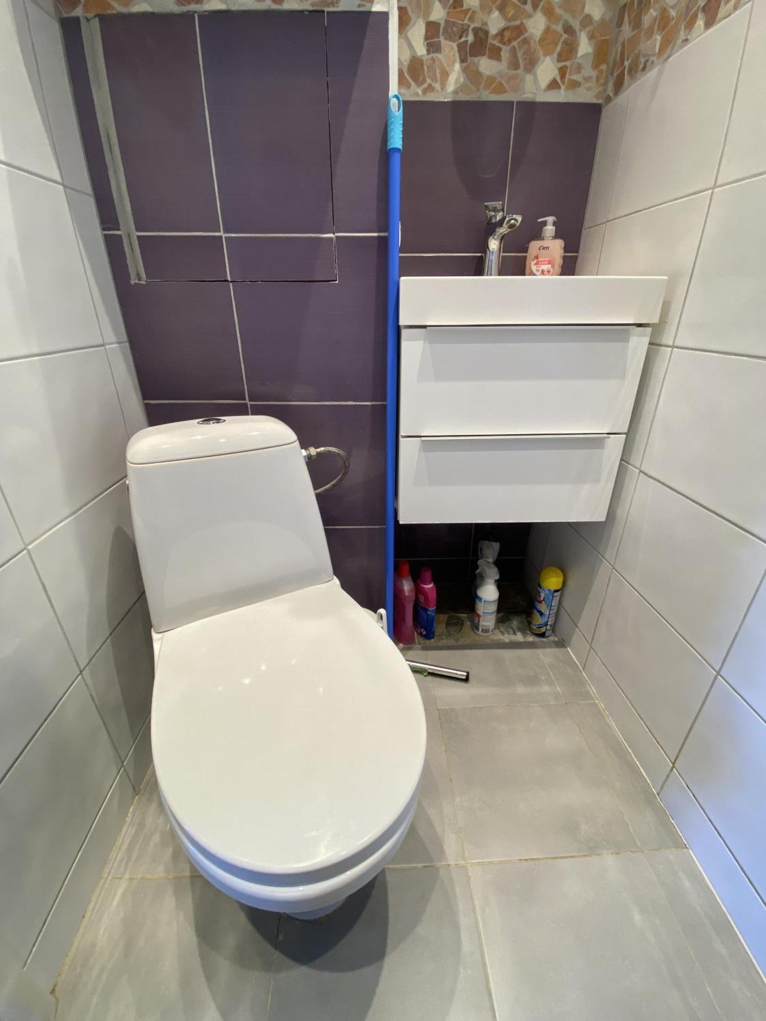 20 Minutes From Center W Coffee, Tea, Tv, And Parking Apartman *