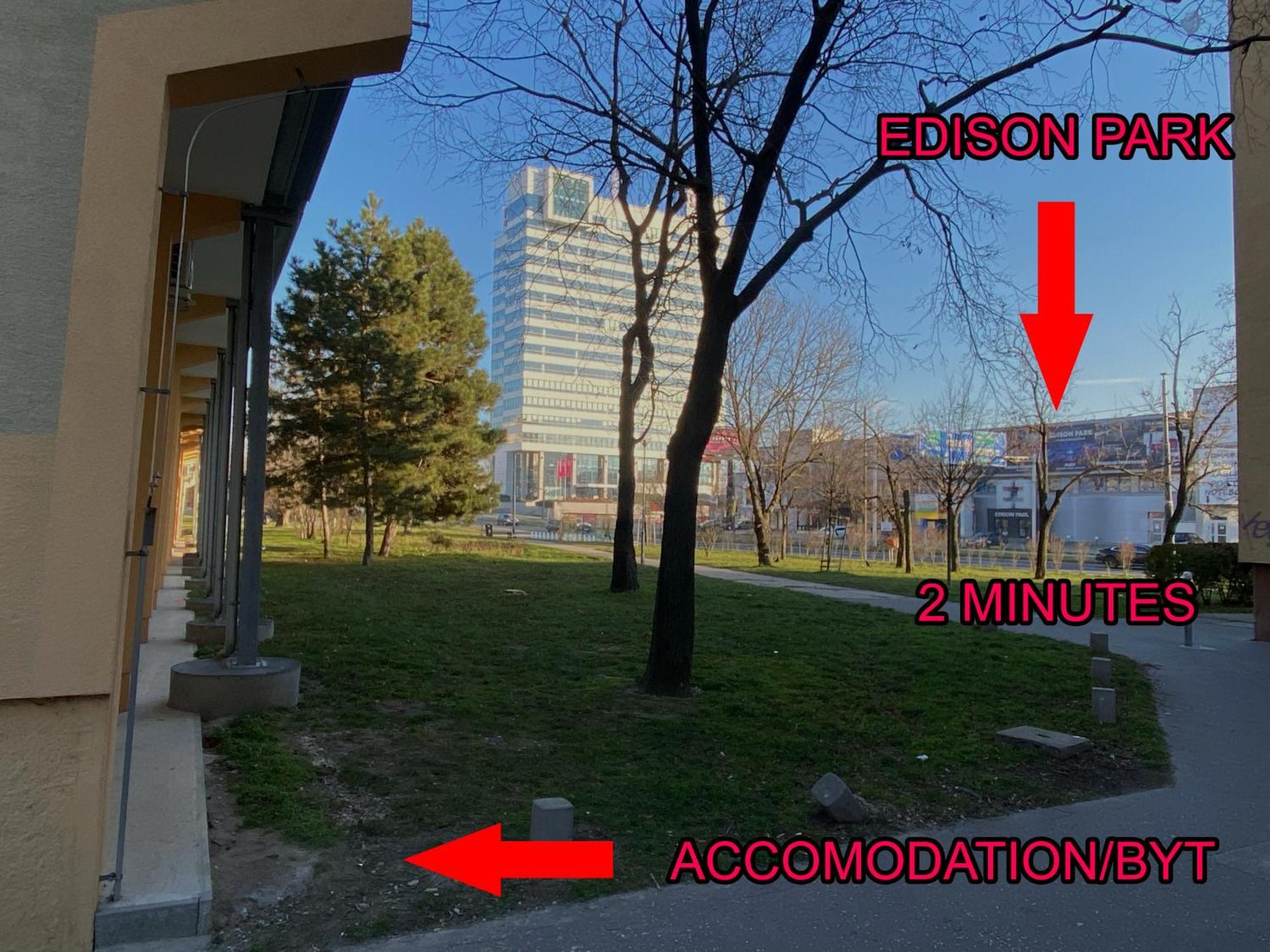 20 Minutes From Center W Coffee, Tea, Tv, And Parking * Pozsony